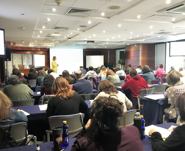 Ian unterrichtet seinen Numerolgie Workshop 2018 in Chile